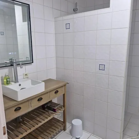 Maison Accueillante A Avec Jardin Дом отдыха *